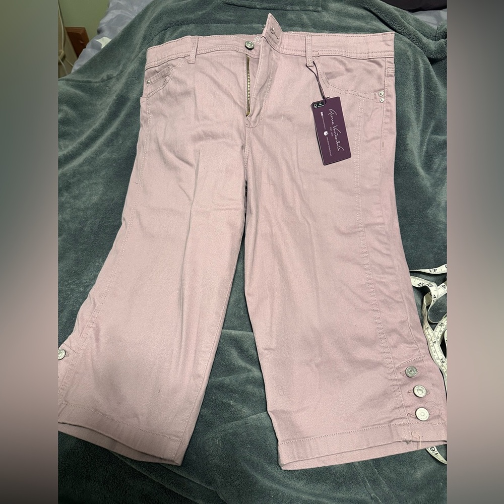 Gloria Vanderbilt Light Pink /Mauve Capris